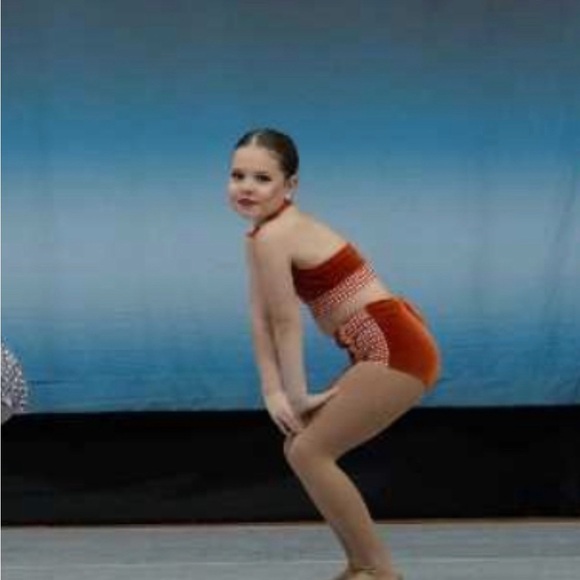 Little Londyn dance costume. Used for wizard of oz dance, the “lion”. - Picture 3 of 4